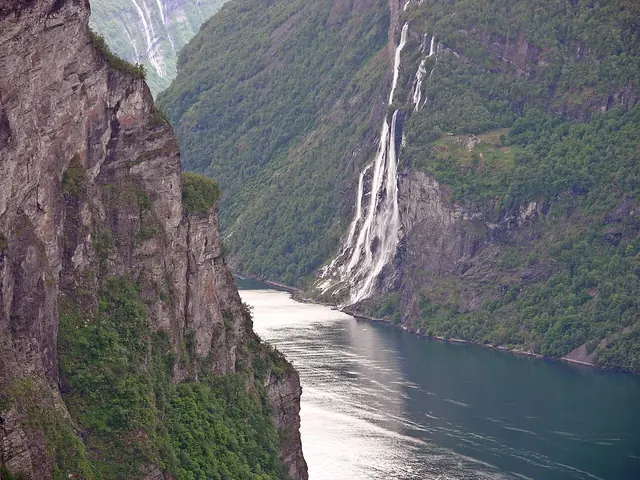 De watervallen van De Zeven Zusters aan de Geirangerfjord