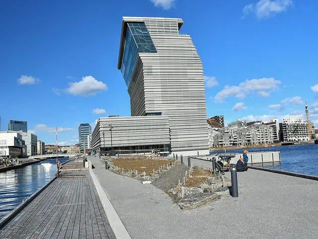 Het MUNCH-museum aan de fjord in Oslo