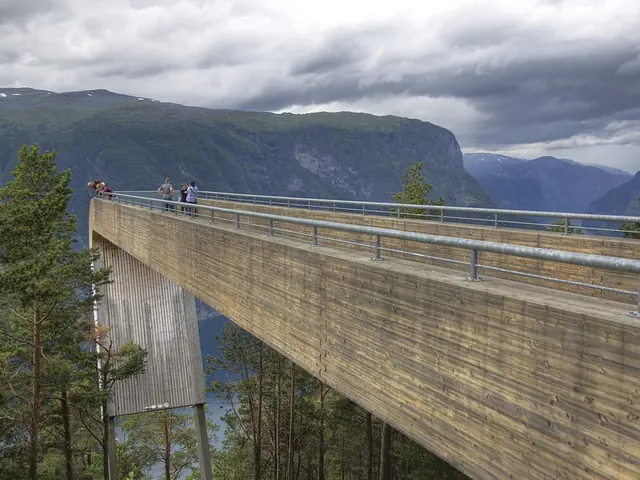 Het uitzichtpunt Stegastein boven de Aurlandsfjord