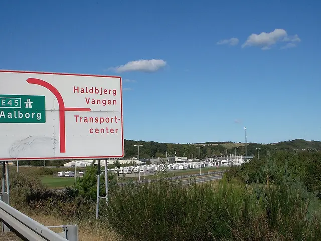 Et dansk veiskilt mot E45 retning Aalborg