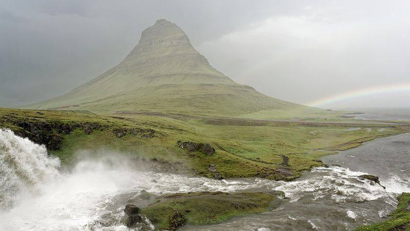 De berg Kirkjufell op Snæfellsnes