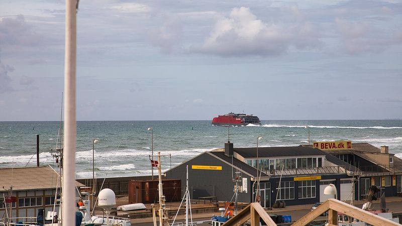 Fähre im Hafen von Hirtshals