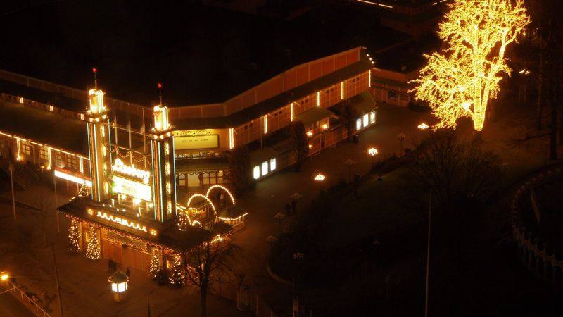 Winterverlichting in Liseberg in Göteborg bij avond