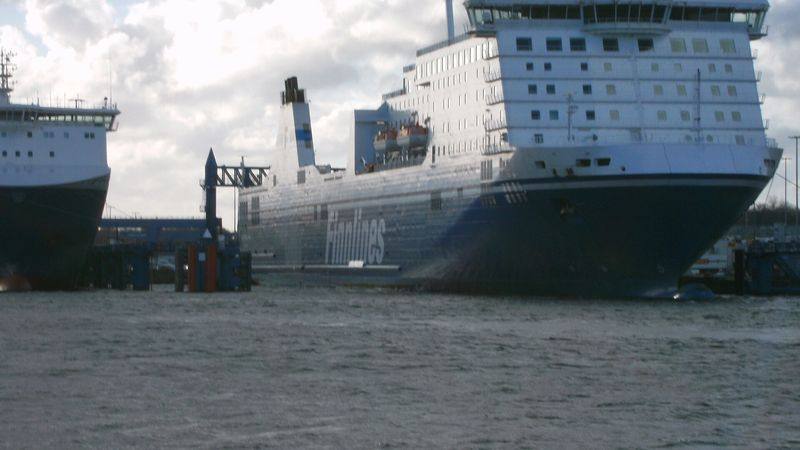 Finnlines-Fähre am Skandinavienkai in Travemünde