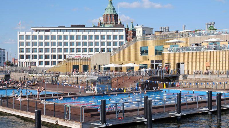 Allas Sea Pool in de haven van Helsinki