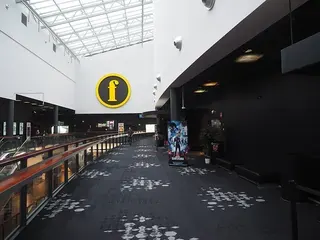 Binnen in Flamingo in Vantaa