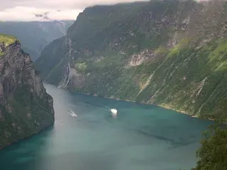Boten op de Geirangerfjord bij de Zeven Zusters